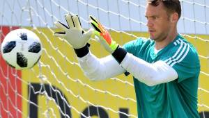 El portero de la Selección de Alemania, Manuel Neuer, define hoy si va al Mundial de Rusia. Foto EFE