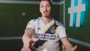 Ibrahimovic tuvo una expresión de las suyas durante su participación / Captura de video