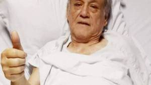 Chelato Uclés continúa bajo cuidados intensivos en el IHSS. Foto: Archivo