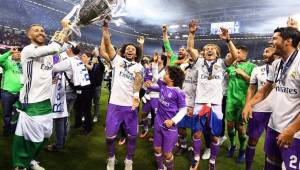 Los futbolistas del Real Madrid celebrando el segundo título de Champions consecutivo.