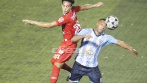 El Choloma (rojo) enfrentó al Broncos del Sur en Choluteca e igualaron sin goles en la ida por el no descenso de la liga de segunda división. Fotos Ronal Aceituno