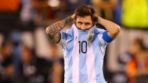 Lionel Messi no pudo estar en el juego ante Bolivia por su castigo.