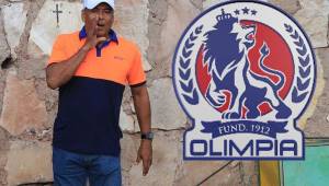 El técnico hondureño Juan Flores no esconde su deseo de poder llegar al banquillo del Olimpia.