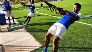 El delantero del Cádiz de España, Antony 'Choco' Lozano, se entrena este jueves con la Selección de Honduras antes de enfrentar a Guatemala. Fotos Fenafuth