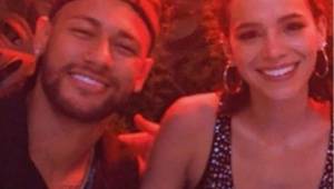 Neymar festejó el aniversario 23 de su novia Bruna Marquezine en su mansión de Mangaratiba, Río de Janeiro.