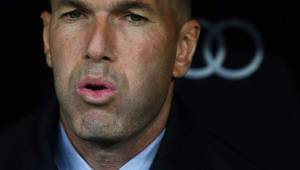Zidane sufrió mientras Sevilla dominaba al Real Madrid en la primera mitad.