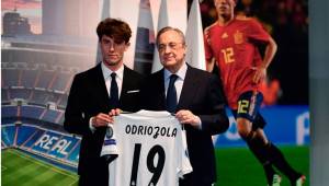 Odriozola utilizará el dorsal 19 en el Real Madrid para esta temporada.