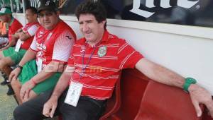 El entrenador de Marathón, Héctor Vargas, muy sonriente en la banca del cuadro verdolaga cuando enfrentó al Real de Minas. Fotos Melvin Cubas