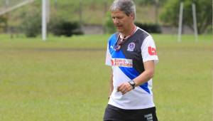 Carlos Restrepo ya siente la presión de los aficionados del Olimpia que ya piden su despido de la dirección técnica.