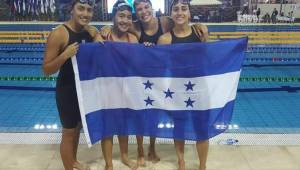 Sara Pastrana, Julimar Ávila, Michelle Ramírez y Gabriela Paredes son las hondureñas que se llevaron la medallla de oro para Honduras en Natación en relevos 4x200.