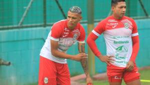 El mediocampista Kervin Arriaga junto a Emilio Izaguirre en la práctica de este jueves en el Yankel Rosenthal. Fotos Moisés Valenzuela