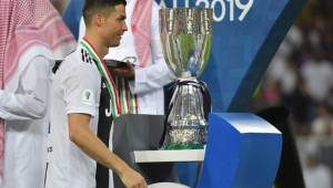 Cristiano Ronaldo anotó al AC Milán en la final de Súpercopa de Italia.