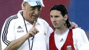 (FILE) The coach of Argentina's national football team, Alfio Basile, gestures during a FIFA World Cup South Africa 2010 qualifier match against Ecuador at Monumental stadium in Buenos Aires on June 15, 2008. Basile resigned to the post on October 16, 2008 a day after losing 0-1 to Chile in a match of the South American qualifiers for the World Cup in South Africa, Ernesto Cherquis Bialoa, spokesman of the Argentine Football Association (AFA) confirmed. AFP PHOTO/Alejandro PAGNI (Photo credit should read ALEJANDRO PAGNI/AFP/Getty Images)