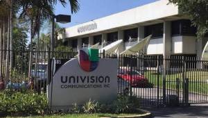 La cadena Univisión está despidiendo y suspendiendo a una parte de su personal para poder asegurar el futuro de la compañía.