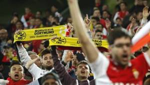 Los seguidores del Mónaco se solidarizaron tras el ataque al Dortmund.