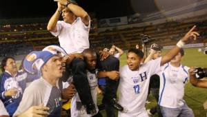 La Selección de Honduras clasificó después de 28 años al Mundial de Sudáfrica En San Salvador tras vencer a los salvadoreños 1-0 con gol de Pavón.