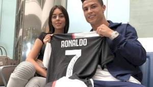 El delantero de la Juventus, Cristiano Ronaldo junto a su novia Georgina Rodríguez. Foto cortesía