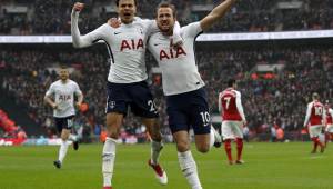 Dele Alli junto festejando junto a Harry Kane.