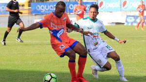 Ian Osorio tuvo un gran duelo en el medio campo con Cristhian Altamirano.