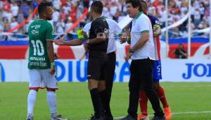 Héctor Vargas se fue expulsado del clásico Marathón-Olimpia por reclamos al árbitro. Foto Melvin Cubas