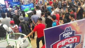 Los asistentes al torneo de FIFA que se está desarrollando en Tegucigalpa.