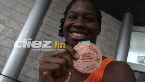 Keyla Ávila se mostró contenta por llegar a Honduras con una medalla de bronce obtenida en Barranquilla 2018. FOTOS: Juan Salgado.
