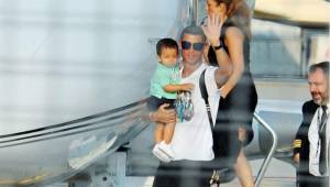 Así fue la llegada de Cristiano Ronaldo a Turín. Junto a uno de sus hijos.