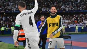 Real Madrid's Spanish defender Sergio Ramos (L) celebrates after scoring a goal with Real Madrid's Spanish midfielder Isco during the FIFA Club World Cup final football match Spain's Real Madrid vs Abu Dhabi's Al Ain at the Zayed Sports City Stadium in Abu Dhabi, the capital of the United Arab Emirates, on December 22, 2018. (Photo by Giuseppe CACACE / AFP)