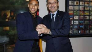 Neymar firmó renovación con Barcelona y recibió una prima por ello. El club reclamará al jugador en los tribunales que devuelva parte de la misma.