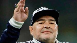 El velorio y entierro de Diego Maradona se llevó ayer en Argentina, en medio de mucho dolor y lágrimas.