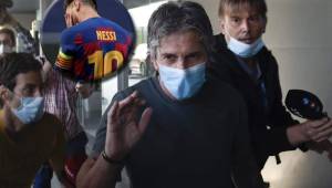 Jorge Messi fue asediado por los periodistas desde el aeropuerto hasta que llegó a su despacho en Barcelona.