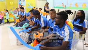 Los jugadores del Honduras Progreso visitaron a los niños con cáncer del Catarino Rivas.