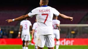 Mbappé tiene un año más de contrato con el PSG, pero todavía no decide extenderlo. El Real Madrid podría ser su próximo destino.