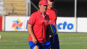 El técnico Olimpia, Pedro Troglio, no esconde que la partida de Michaell Chirinos afecta sus planes. Fotos Ronald Aceituno