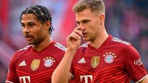 Serge Gnabry y Joshua Kimmich, jugadores del Bayern Múnich, son puestos en cuarentena tras dar positivo al covid-19.