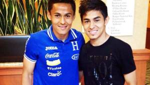 El jugador de la Selección de Honduras, Andy Najar, junto a su hermano Denis quien le escribió una bonita carta en su cumpleaños 24. Foto cortesía