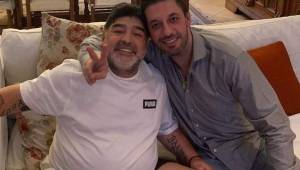 Diego Maradona junto a su abogado Matías Morla, quien también lo cuidaba antes de su muerte.