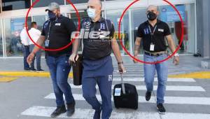 Fabián Coito salió del aeropuerto acompañado por dos escoltas de seguridad. Fotos Neptalí Romero