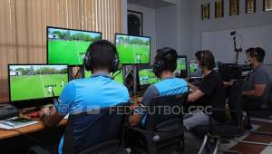 Los árbitros centroamericanos están capacitándose para aprender a manejar el VAR y el curso se está desarrollando en Costa Rica. Fotos cortesía | Fedefútbol