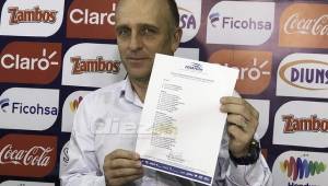 El entrenador uruguayo, Fabián Coito, con el primer listado al mando de la Selección de Honduras. Foto Ronal Aceituno