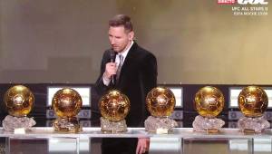 El argentino Leo Messi con los seis Balones de Oro que ha recibido en su carera. Dice que el retiro de su carrera se está acercando. Foto especial