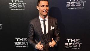 Cristiano Ronaldo ganó el último premio The Best que entregó la FIFA y por la gran campaña que hizo el año pasado con el Real Madrid, ganaría el Balón de Oro.