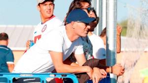 Zinedine Zidane viendo el Leganés vs Real Majadahonda.