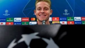 De Jong durante la rueda de prensa antes de enfrentar al Dortmund en el Camp Nou.