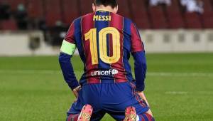 El enorme talento de Messi hace que los rivales solo puedand detenerlo con faltas bruscas.