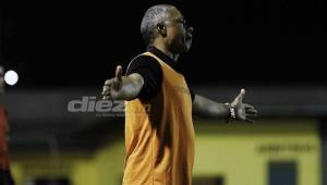El entrenador del Honduras Progreso, Reynaldo Clavasquín, reaccionó un poco molesto por el arbitraje contra Marathón.