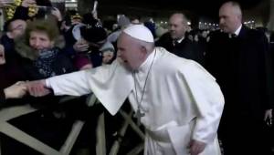 Tras lo ocurrido, en su primera misa del año 2020, el papa Francisco tachó de 'profanación' este miércoles la violencia contra las mujeres.