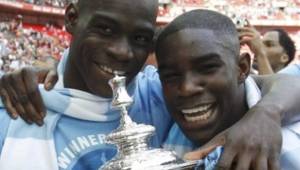 Mario Balotelli junto con Micah Richards cuando ambos fueron compañeros en el Manchester City.