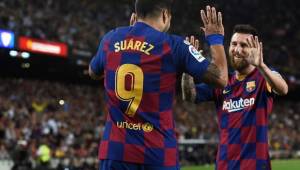 Messi y Suárez marcaron en la goleada del conjunto catalán sobre Sevilla en el Camp Nou.