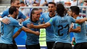 La selección de Uruguay venció 3-0 a los rusos y llegan a octavos como favoritos.